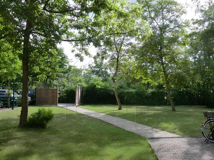 Altbauflair in Wilmersdorf: Saniertes 2,5-Zimmer-Apartment – Garten im Innenhof