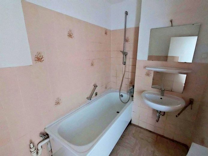 Ampio appartamento di 3 locali con BALCONE e pianta ben studiata a Duisburg-Neumühl – Bad