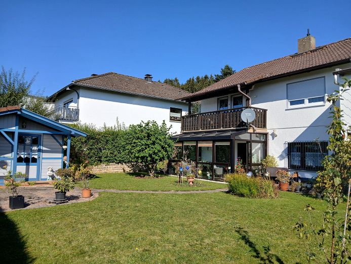 großzügiges Haus u. Garten