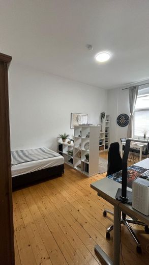 Charmante 1-Zimmer-Altbauwohnung direkt am Kurpark in Bad Oeynhausen – Wohnbereich