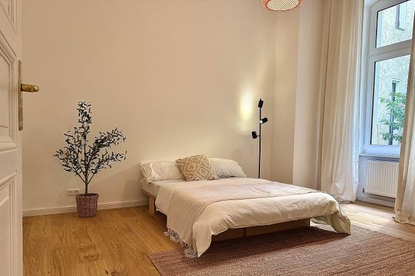 Berlin Schöneberg'de kapsamlı şekilde yenilenmiş daire