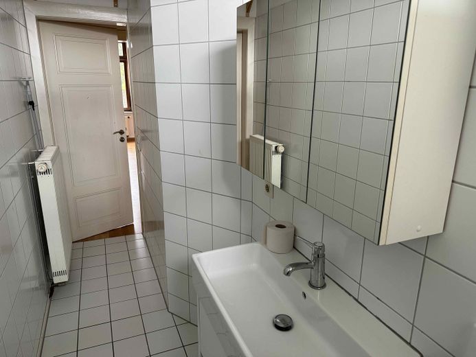 Martinsviertel, Südbalkon, 3 ZKB mit EBK - ruhig, attraktiv mit Charme – von Privat – Badezimmer