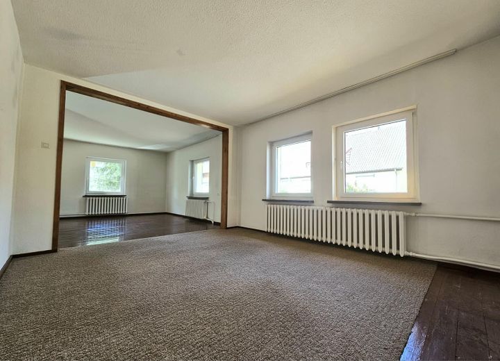 Сімейна ідилія з великим садом – доглянутий і модернізований односімейний будинок – Wohnzimmer