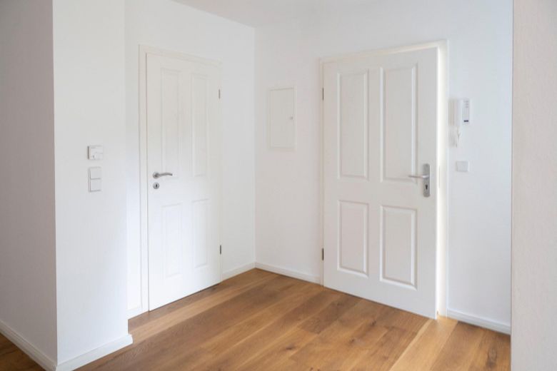 Rarität! Barrierefreie Gartenwohnung in Neobarock-Villa! – Eingang / Gäste-WC