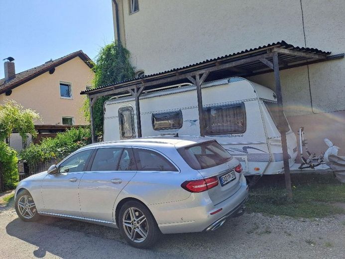 Nordseite mit Carport