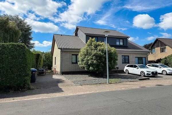 Lichtdurchflutete Wohnung mit Garten sucht Sie