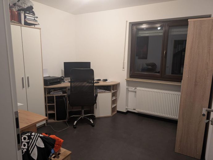 Gepflegte 6 Zimmer 152 qm DDH mit Garage und Garten in 91088 Bubenreuth – Arbeitszimmer