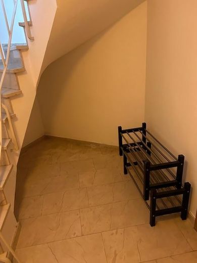 Möblierte Einliegerwohnung mit Gartennutzung und separatem Eingang sehr gute Ausstattung – Kellereingangsbereich
