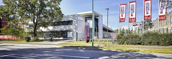 139m2 STORAGE SPACE IN A PRIME LOCATION; COMMISSION-FREE – Aussenansicht und Zufahrt