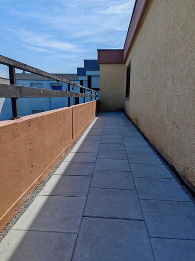 bezugsfreie und helle 3-Zi. Penthouse Wohnung in Schelmenholz – Terrasse