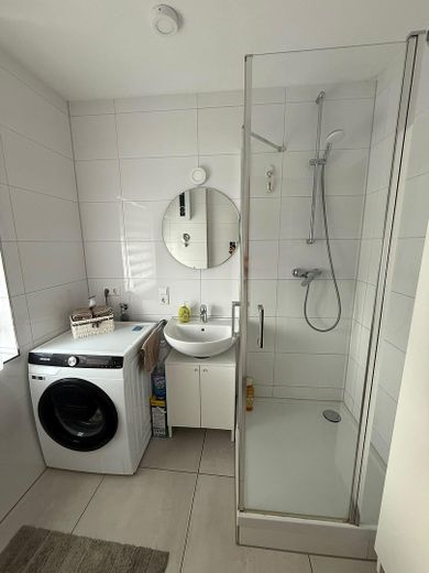 Exclusief 3-kamerappartement op een centrale locatie met groot balkon op de 1e verdieping – Bad
