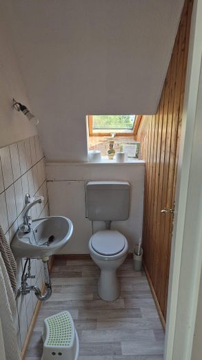 5 1/2 Zimmer Wohnung in ruhig gelegenem Zweifamilienwohnhaus mit sonnigem Garten – WC DG