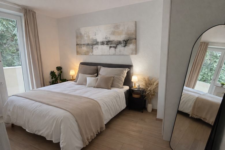 Schlafzimmer mit Balkonzugang