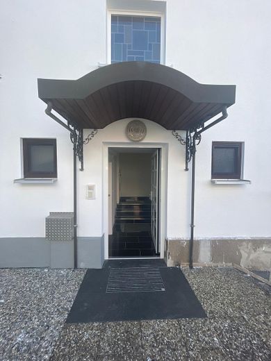 One max. two-person apartment, €980 cold rent, non-smokers, Böblingen centre – Hauseingang 2