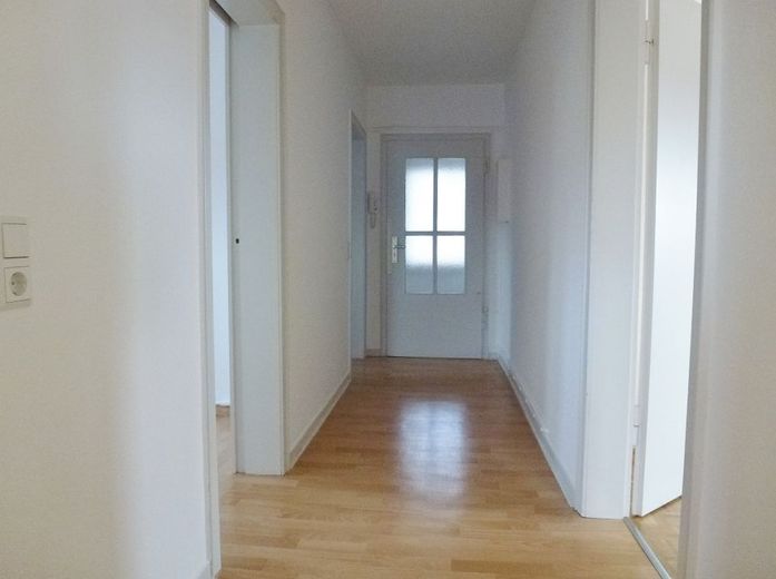 Fröndenberg: Hallo Singles, hier bin ich. Also nimm mich! – Flur