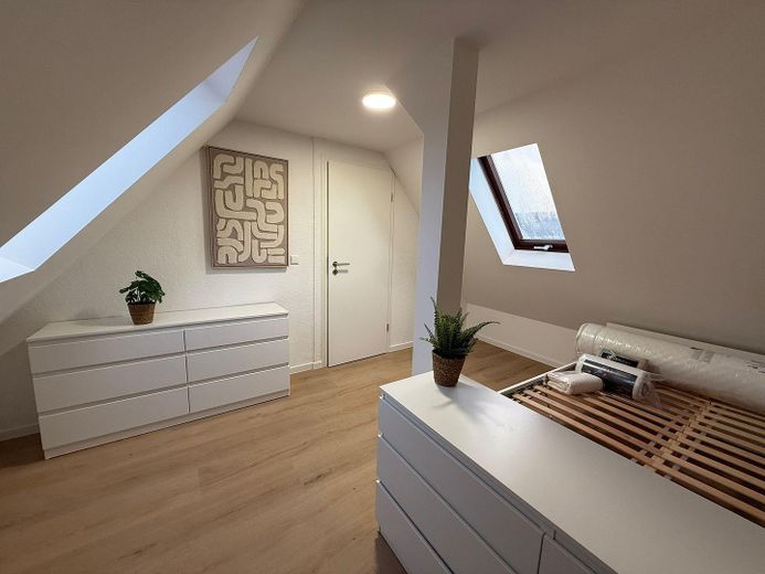 Möbliertes WG-Zimmer (eigene Etage) in 4er-Frauen-WG in Heilbronn-Neckargartach – Obere Etage: Schlafzimmer