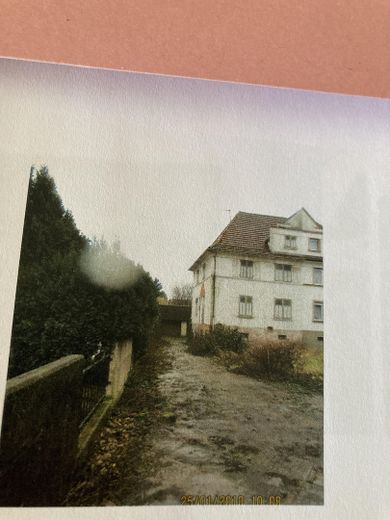 Sanierungsbedürftige Doppelhaushälfte mit großer Gartenfläche und Garage – Foto 2