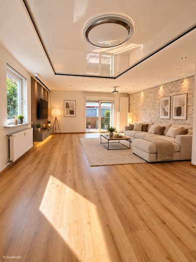 Komisyonsuz: Teraslı, konut amaçlı kullanılan bodrum katı ve hobi/sinema odalı 3,5 oda – Wohnzimmer mit Möbel