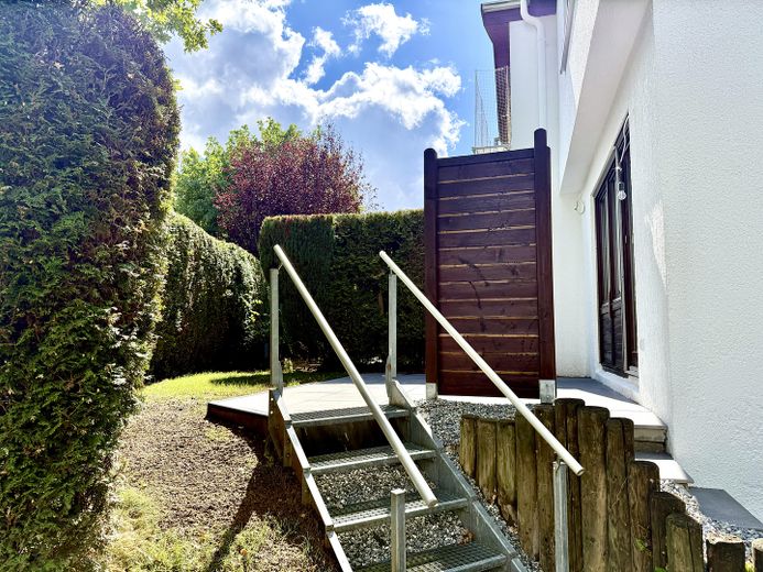 Einziehen & Wohlfühlen – hochwertig renoviertes Reihenendhaus mit Garten, Garage & PV – Zugang Terrasse