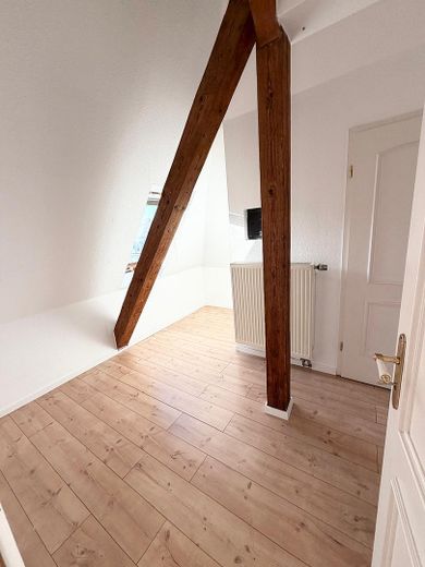 APPARTAMENTO MAISONETTE DI 2,5 LOCALI SFITTO in elegante edificio d’epoca | TERRAZZA SUL TETTO | Garage doppio – Kleines Zimmer oben