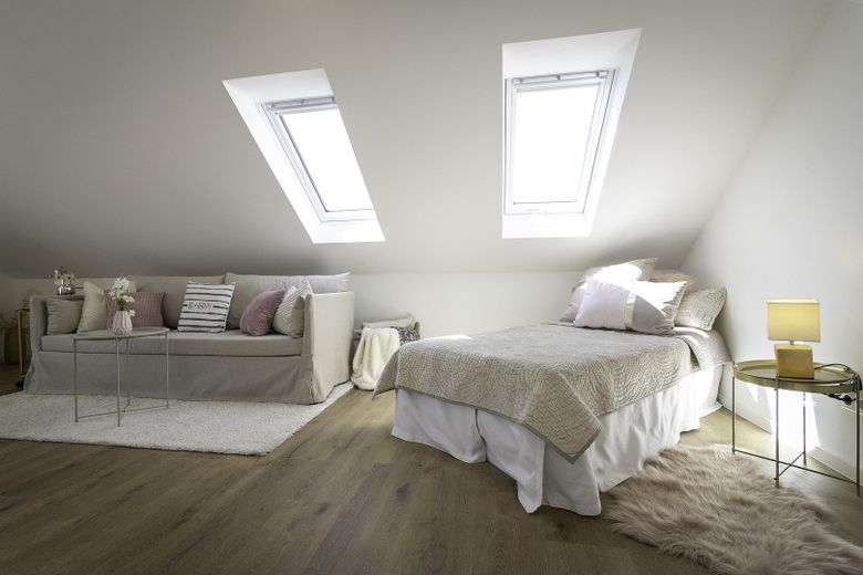 *Provisionsfrei**Neuwertig**Balkon**Klimaanlage**Dachgeschosswohnung 2. Obergeschoss Niederwerrn* – Schlafen