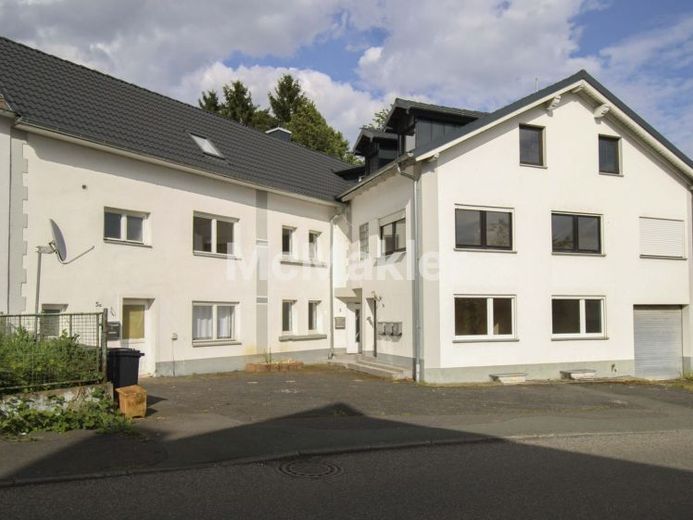 Investieren, gestalten, nutzen: 5-Parteien MFH mit Wertsteigerungspotenzial zur flexiblen Nutzung – Foto 1
