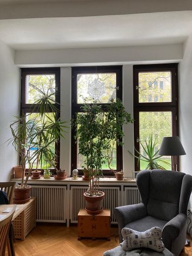 Altbau mit viel Platz in Düsseltal – Esszimmer Fensterfront