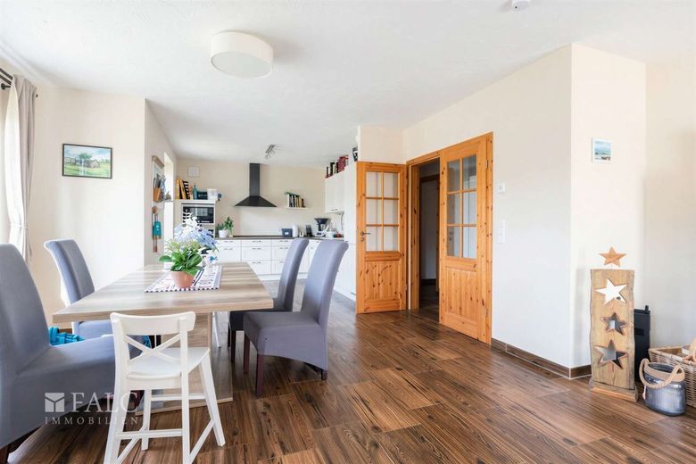 Modernes Kapitänshaus mit Kanalblick in Rendsburg – Essbereich