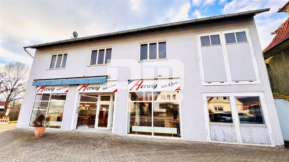 (R)eserviert!Laden-/Büro-/Lagerkomplex 
mit 300 m² Nutzfläche und Parkflächen – Frontansicht