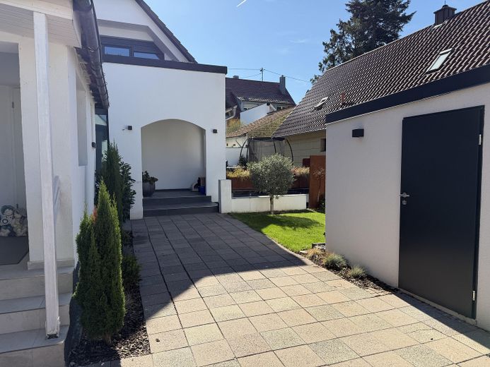 Huis in plaats van appartement – gemoderniseerd voorhuis met tuin – Foto 4