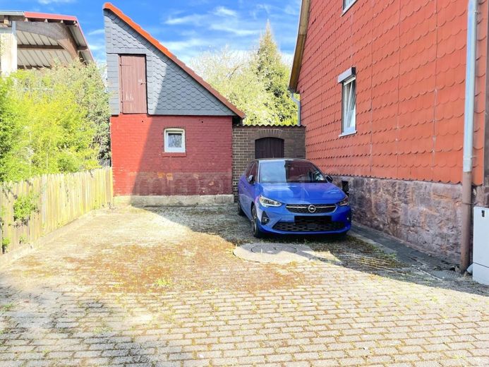 ++ EIN- ZWEIFAMILIENHAUS MIT GROSSEM POTENTIAL!! ++ MEHRGENERATIONEN WOHNEN MÖGLICH! – STELLPLÄTZE NEBEN DEM HAUS