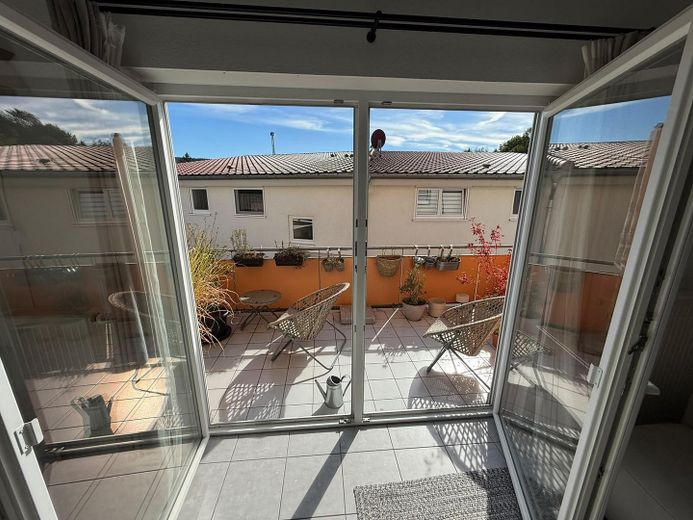 Schöne, sonnige 2-Zimmer-Dachgeschosswohnung – Balkon
