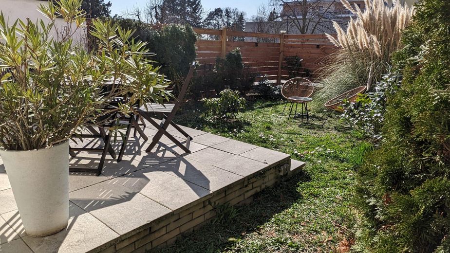 Gemütliche Gartenterrasse.