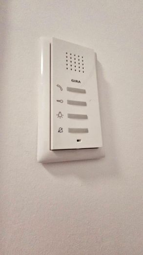 Kernsanierte 2 Zimmer Wohnung zu vermieten – Gegensprechanlage
