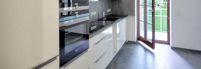 Neu sanierte 2-Zimmer-Wohnung mit Luxus-Einbauküche und Balkon