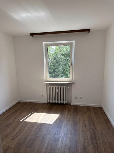 Volledig gerenoveerd 4-kamerappartement met balkon & lift – Foto 4