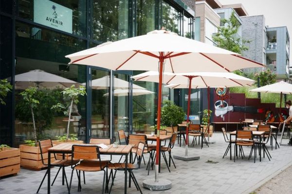 Charmant café in Lüneburg | gevestigde horecaruimte met royale buitenterrassen