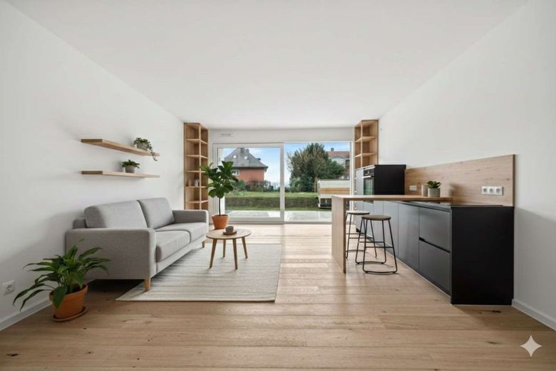 SENSATIONELL! Helle 3-Zimmer Garten-Wohnung mit schöner Terrasse und kleinem Garten – Wohnzimmer eingerichtet virtual staging