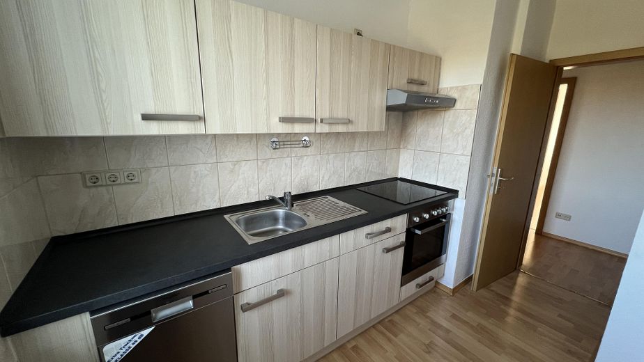 sonnige 3-Raum-Wohnung/Balkon mit Laminat und Einbauküche – Küche