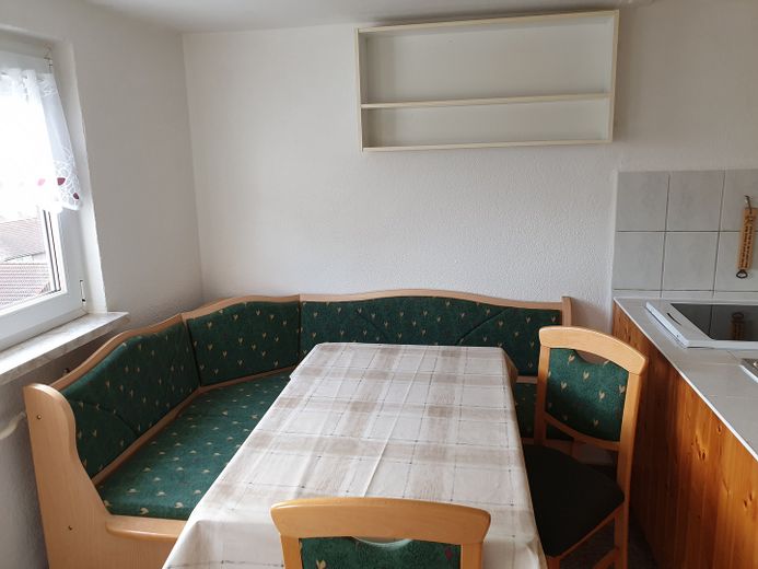 Küche mit <Eckbank +2 Stühle