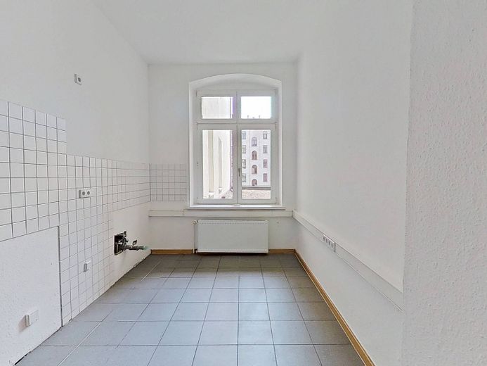 Charme automnal pour votre nouveau chez-vous - Emménagez, blottissez-vous et économisez sur le loyer hors charges : Spacieux appartement de 4 pièces avec BALCON ensoleillé – Ansicht I: Küche