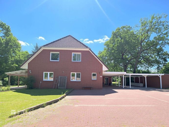 Traumhaft Wohnen in der Natur - Top Einfamilienhaus mit Einliegerwohnung – Ansicht von der Straße