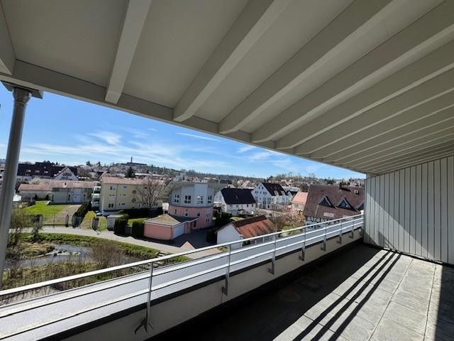 Attraktive 2-Zimmer-Wohnung – barrierefrei, mit Balkon, EBK und herrlicher Aussicht – Balkon