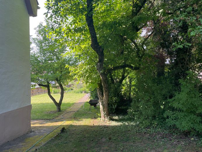 हरियाली के बीच आर्ट नोव्यू विला, फिर भी आसपास के शहरों के केंद्र में – Weg zum Nutzgarten