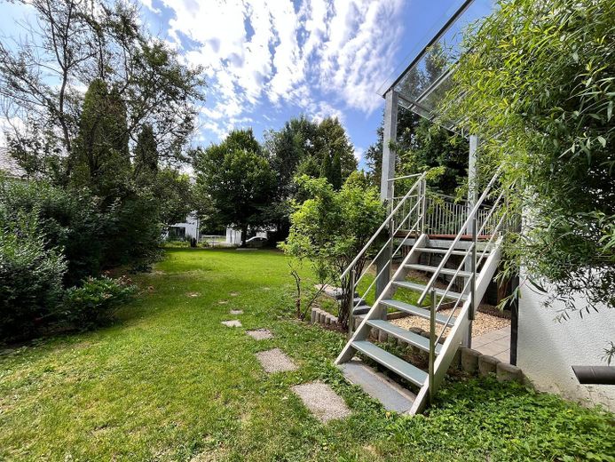 Treppe vom Balkon zum Garten
