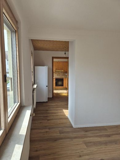 Zweifamilienhaus zur Miete in Pflugfelden – frisch saniert, ab sofort – OG Wohnzimmer Übergang Esszimm
