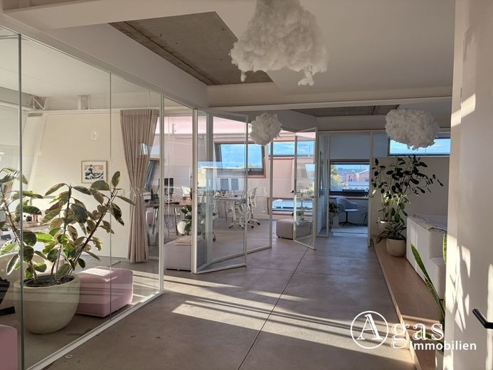 Innovation trifft Komfort: Modernes Büro über 2 Etagen mit Panorama-Dachterrasse  zu vermieten – Eingang 4. Etage