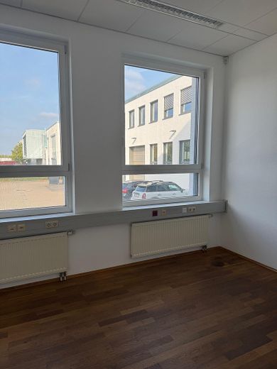 Showroom oder Praxis/Büro mit 175qm in bester Ausstattung kurzfristig beziehbar! – Büroraum Gremberghoven