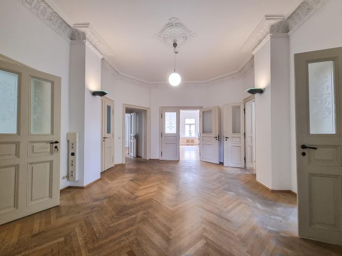 Exklusive Bürofläche in Herrschaftlicher Villa mit Stellplätzen im Hof und Alarmanlage – Foto 20
