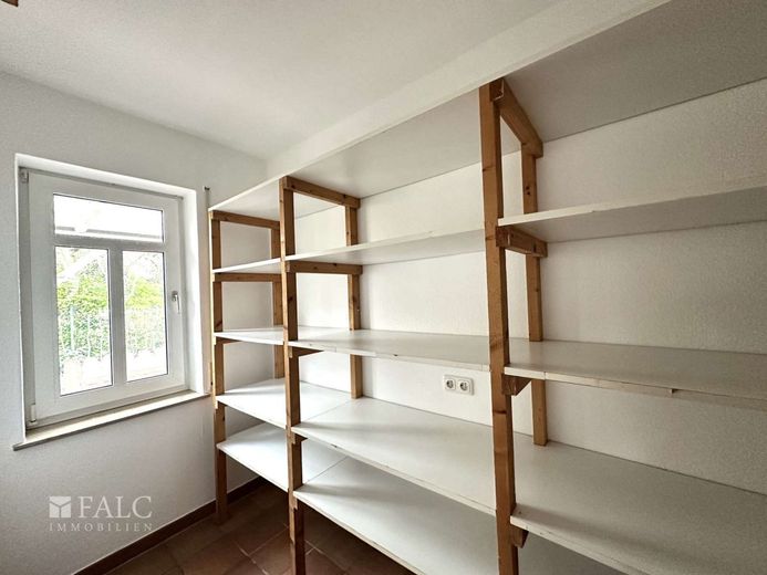 Top gepflegtes Einfamilienhaus mit Einliegerwohnung und Praxis in schöner Lage von Oldendorf – Abstellraum EG